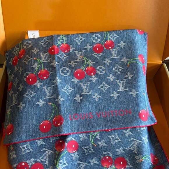 M96389 Murakami Cerise Denim🧣 silk scarf - Picture 1 of 3